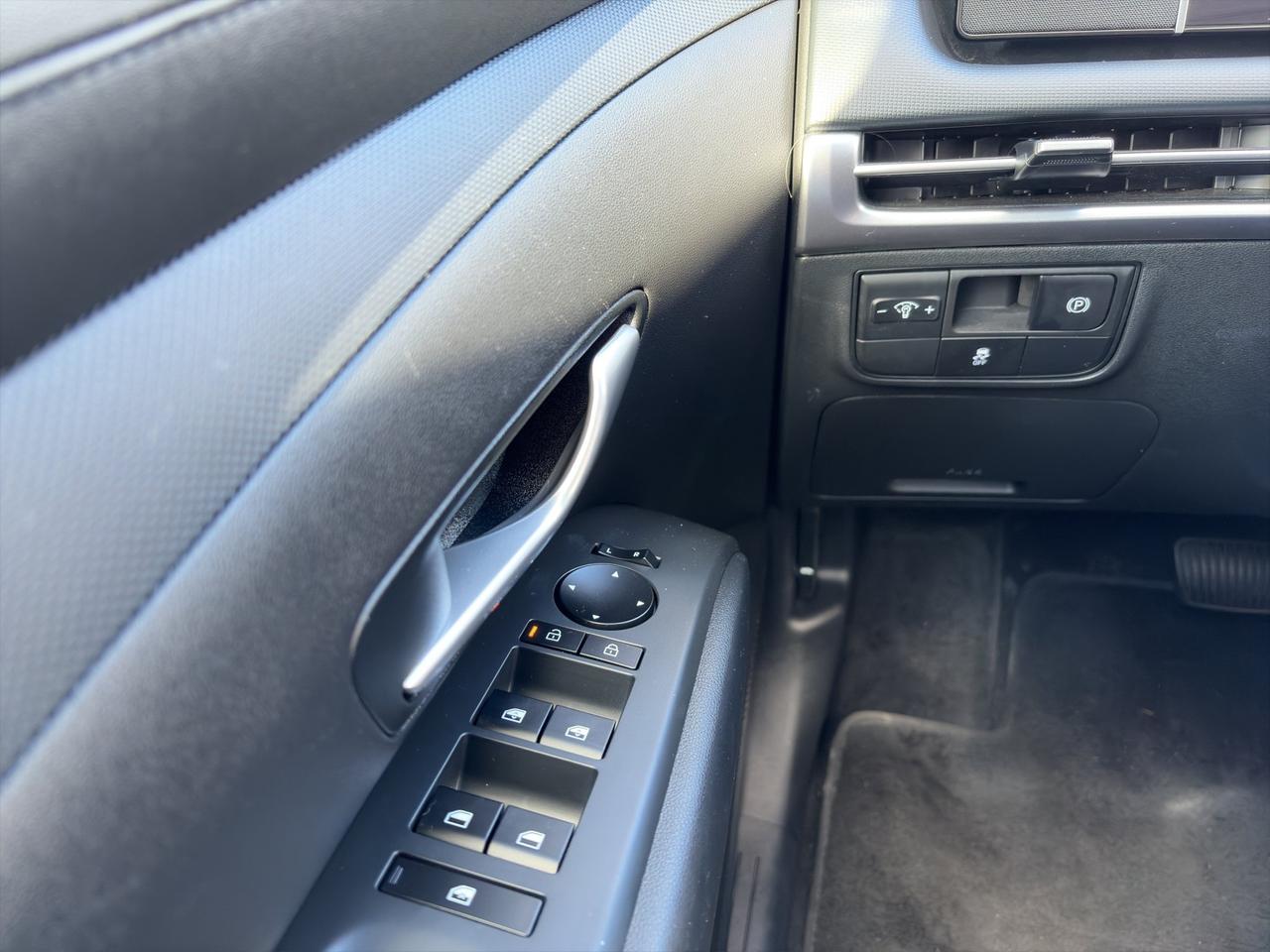 2025 Hyundai Tucson Preferred |  All-Wheel Drive (AWD) | Adaptive Cruise Control | Blind-Spot Collision Warning | Photo