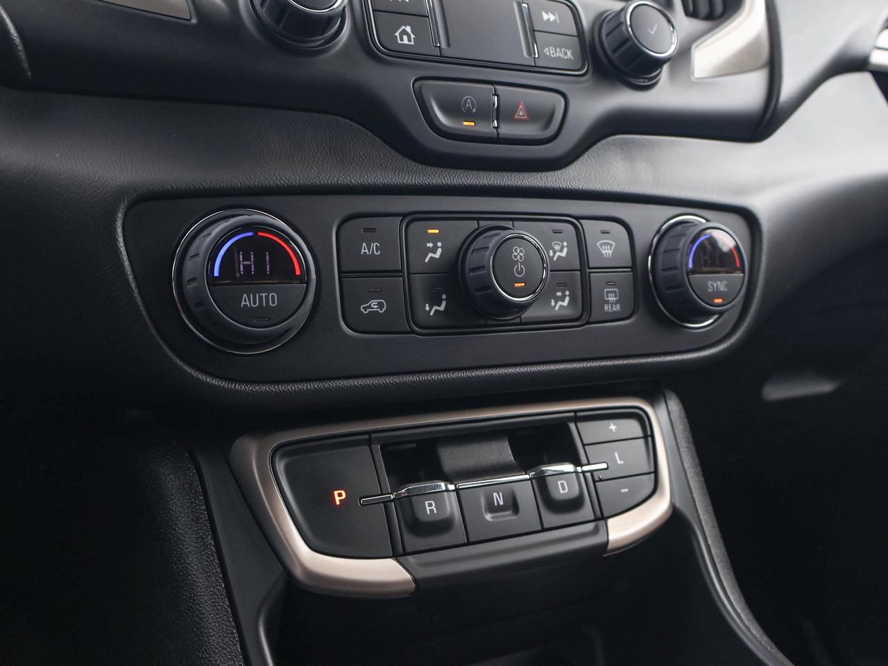 2023 GMC Terrain Denali Photo