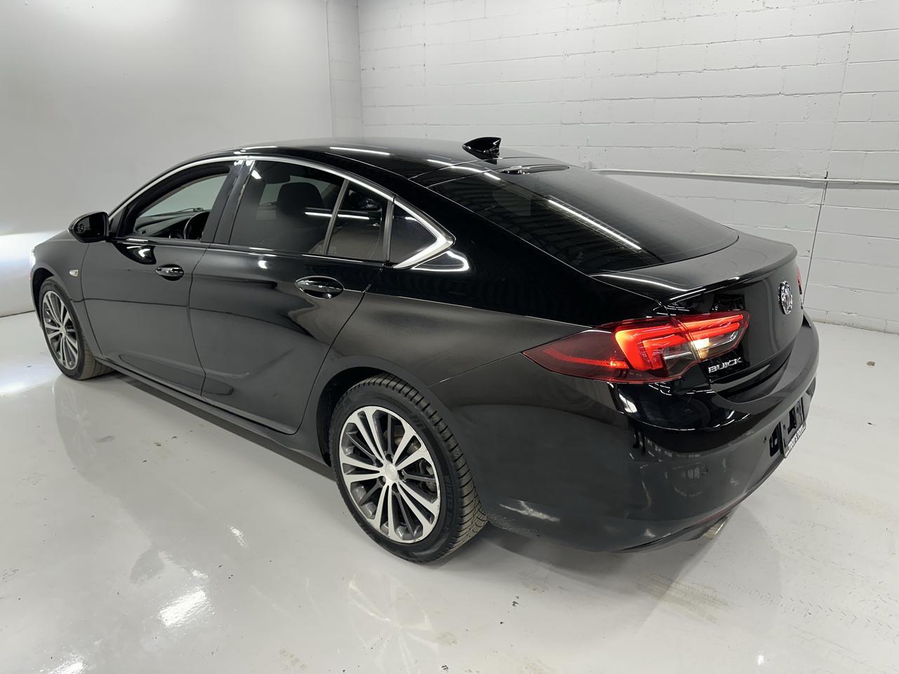 2018 Buick Regal 4dr Sdn Essence AWD Photo24