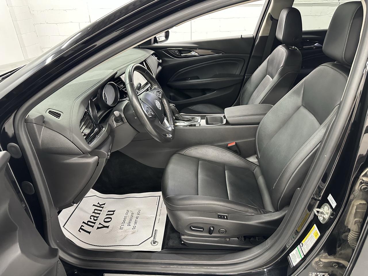 2018 Buick Regal 4dr Sdn Essence AWD Photo8