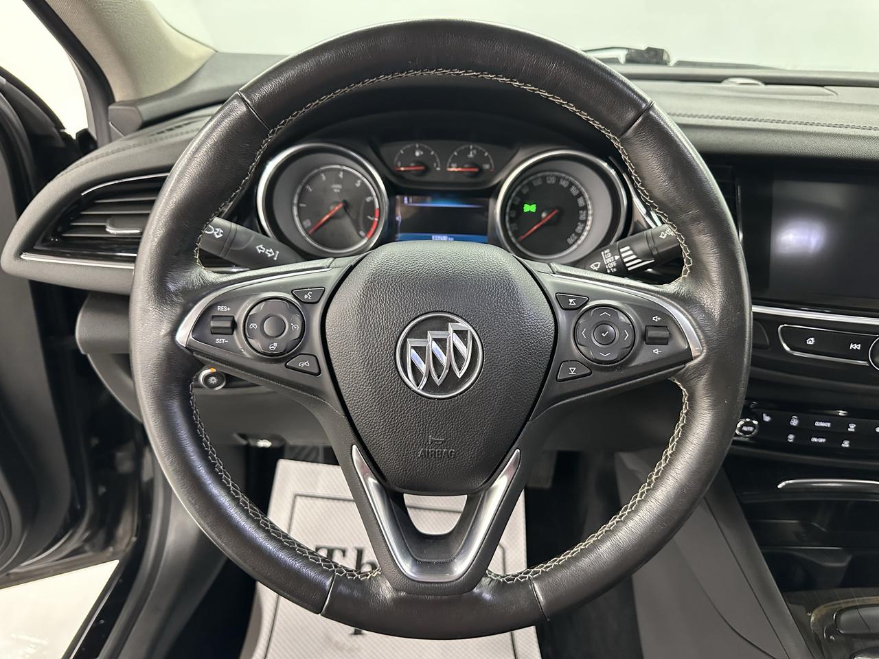 2018 Buick Regal 4dr Sdn Essence AWD Photo14