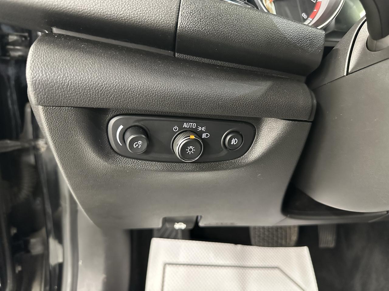 2018 Buick Regal 4dr Sdn Essence AWD Photo13