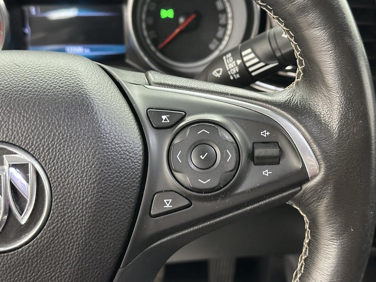 2018 Buick Regal 4dr Sdn Essence AWD Photo36