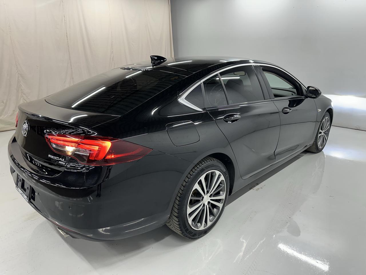 2018 Buick Regal 4dr Sdn Essence AWD Photo7