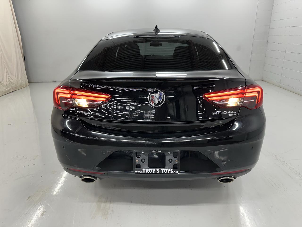 2018 Buick Regal 4dr Sdn Essence AWD Photo5