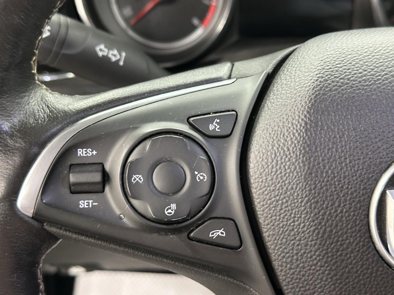 2018 Buick Regal 4dr Sdn Essence AWD Photo35