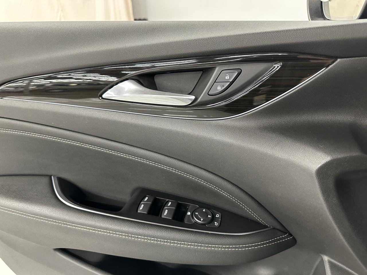 2018 Buick Regal 4dr Sdn Essence AWD Photo32