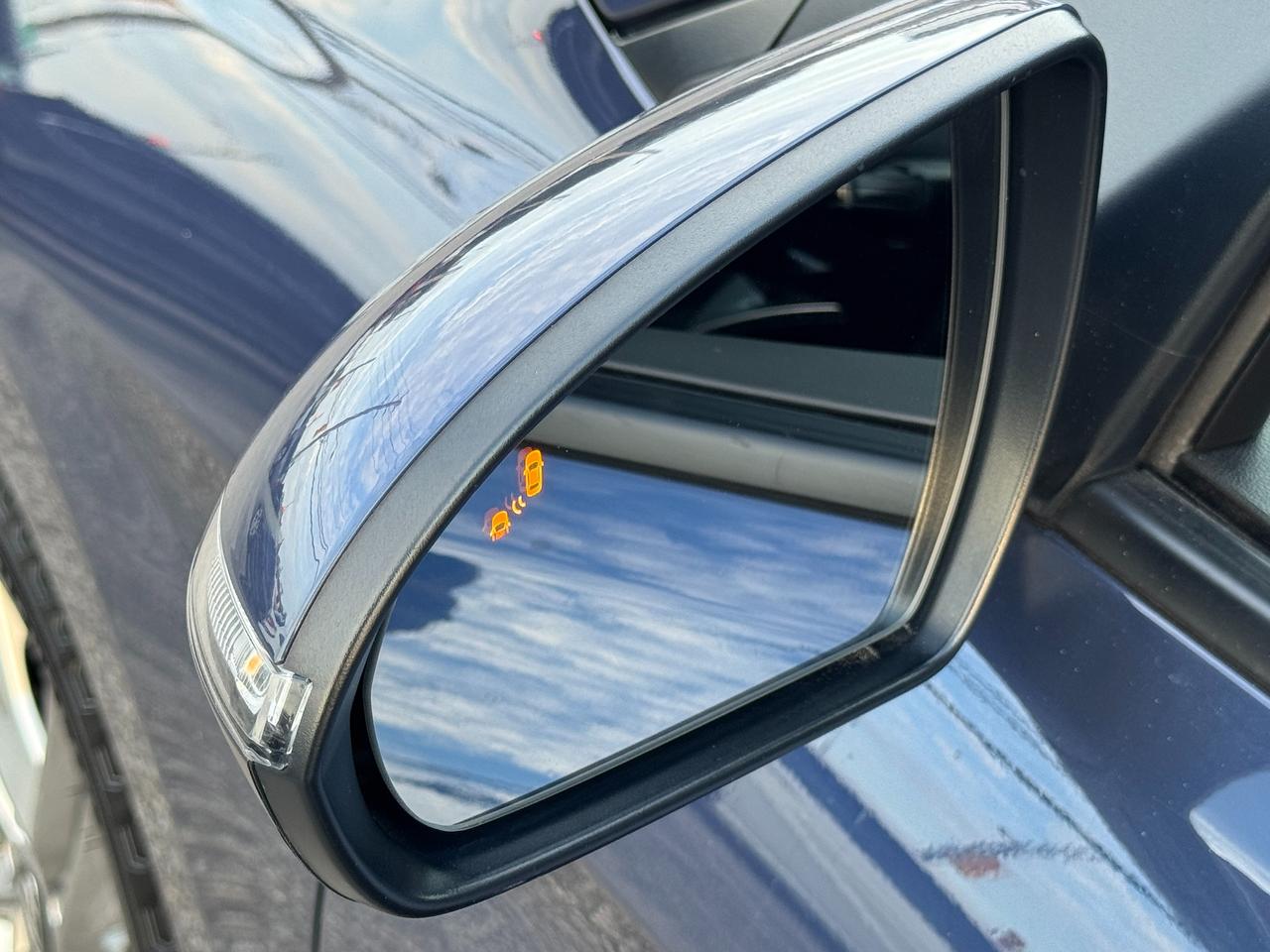2019 Hyundai Elantra Preferred w/Sun & Safety Package Photo3