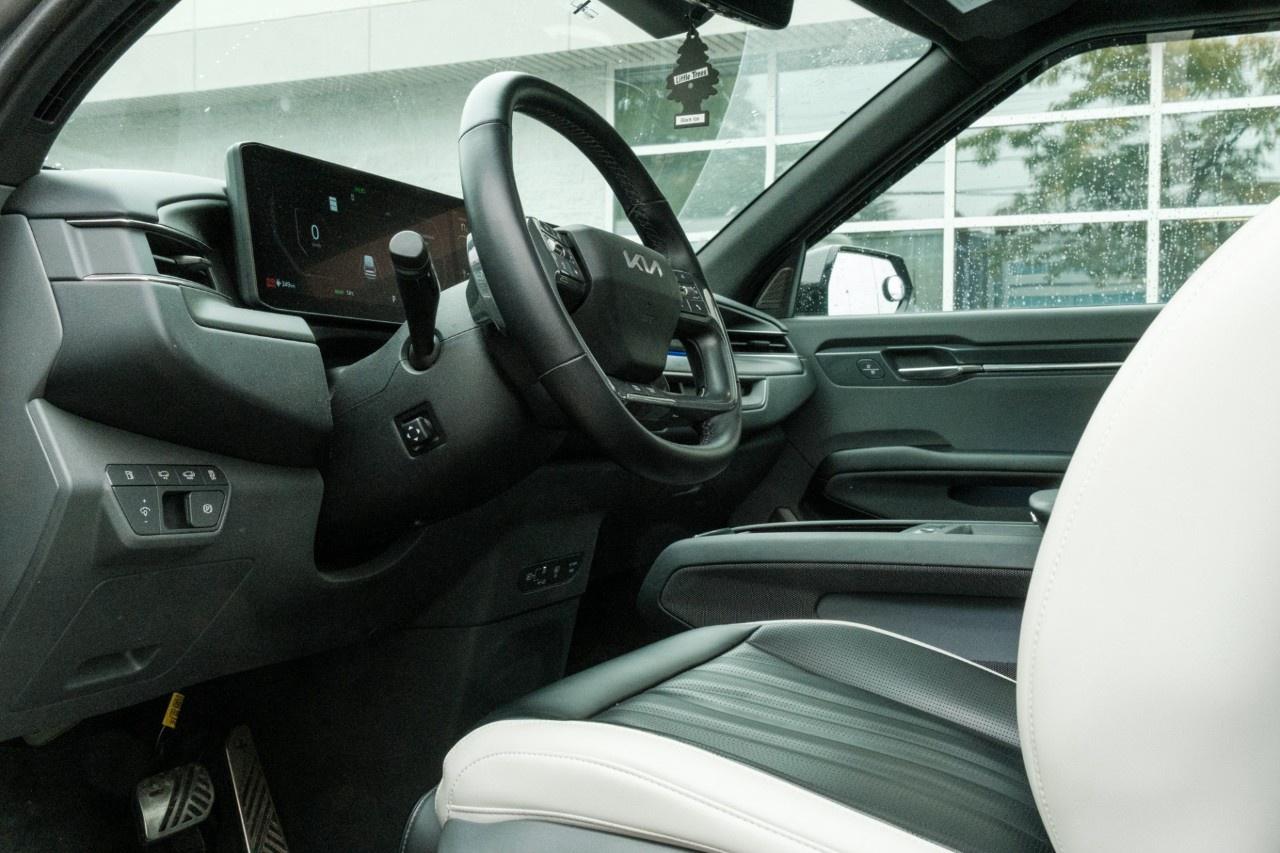 2024 Kia EV9 Land w/GT-Line Package AWD Photo
