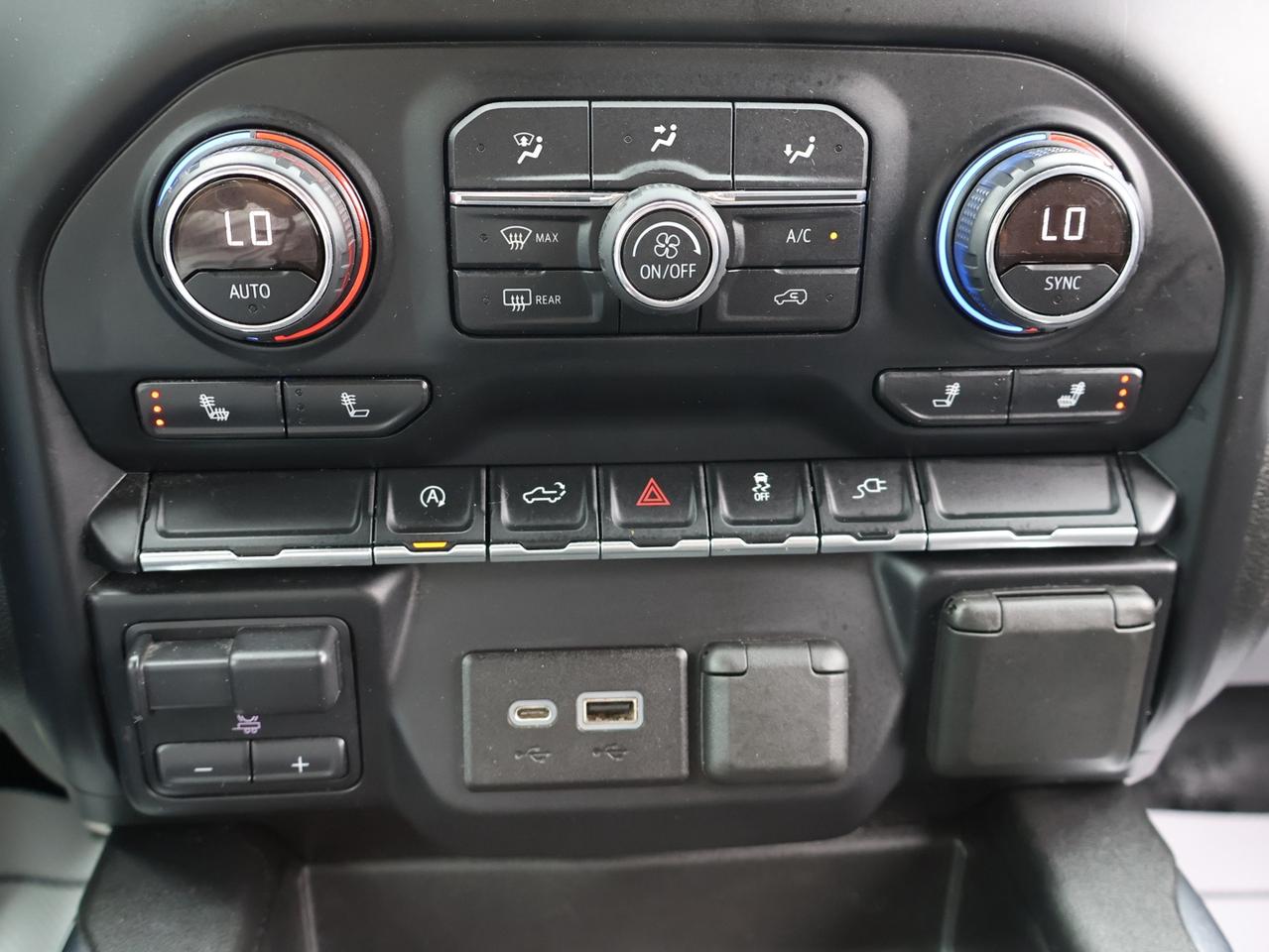2019 Chevrolet Silverado 1500 V8 RST CREW CAB 4WD *ACCIDENT FREE*SERVICE RECORDS* CAMERA BLUETOOTH HEATED SEATS CRUISE ALLOYS Photo