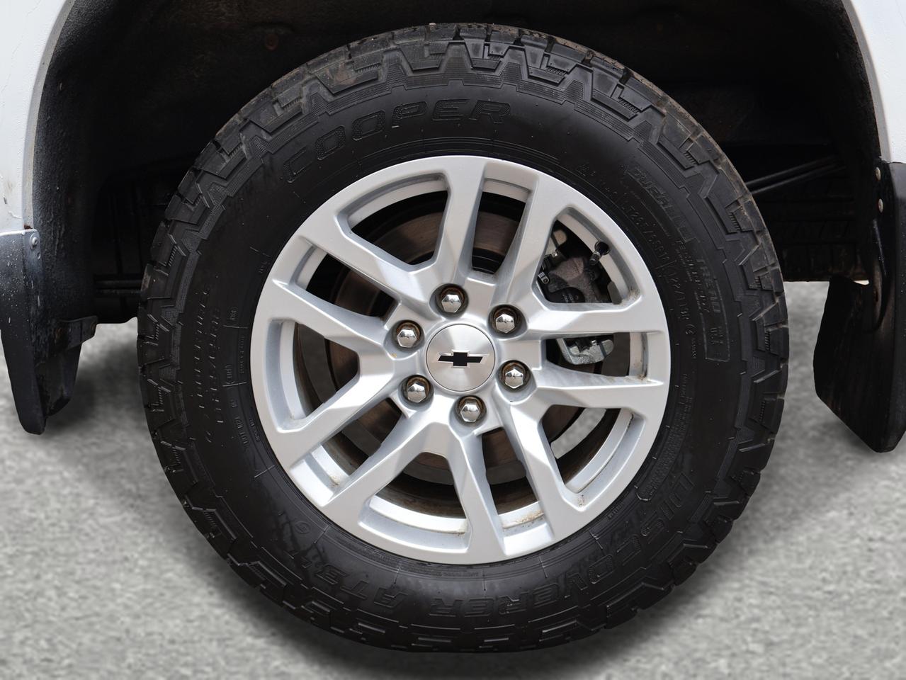 2019 Chevrolet Silverado 1500 V8 RST CREW CAB 4WD *ACCIDENT FREE*SERVICE RECORDS* CAMERA BLUETOOTH HEATED SEATS CRUISE ALLOYS Photo