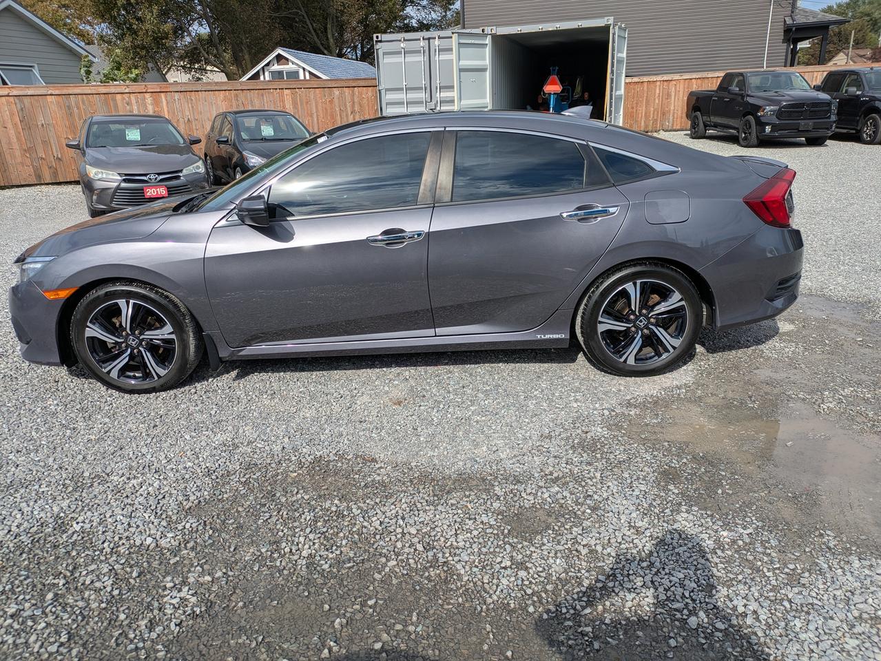 2017 Honda Civic 4dr CVT Touring Photo1