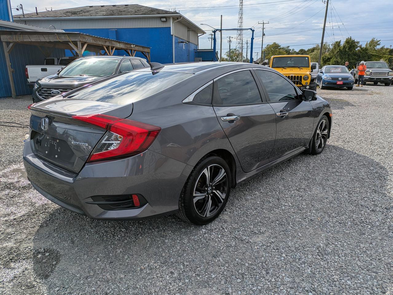 2017 Honda Civic 4dr CVT Touring Photo4