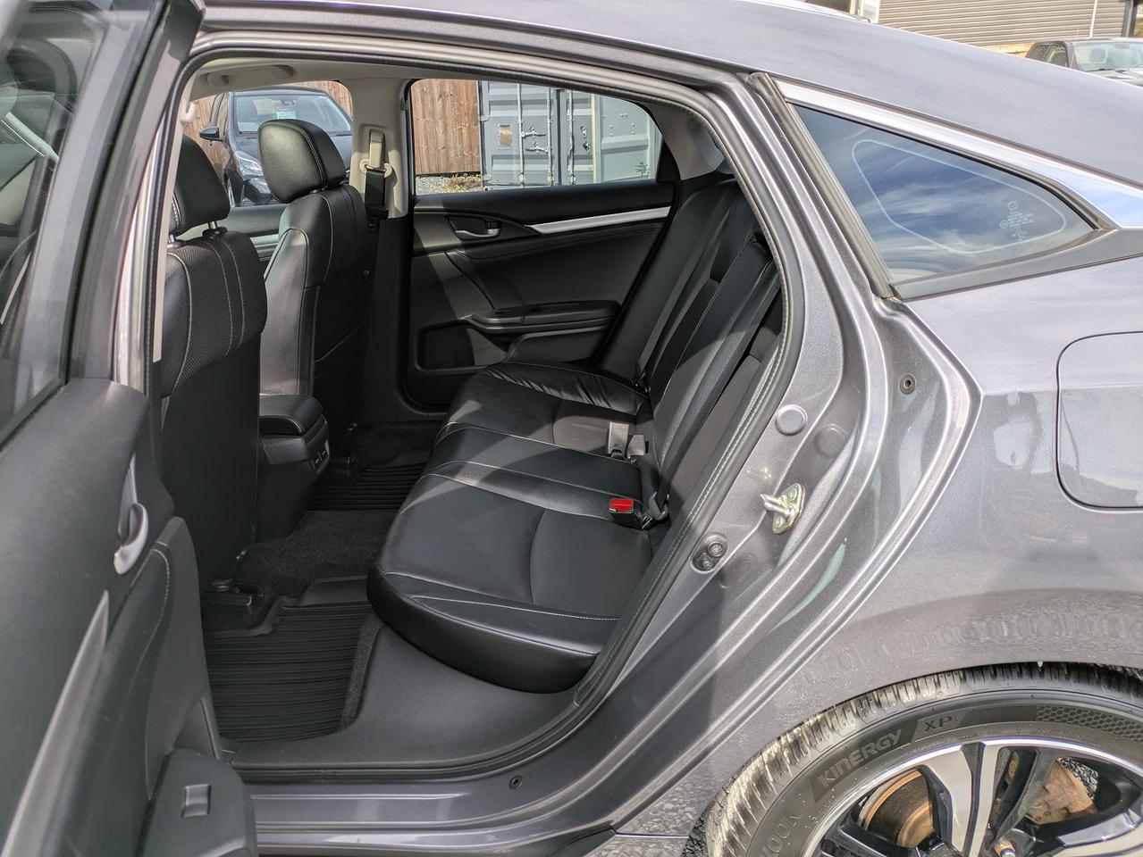 2017 Honda Civic 4dr CVT Touring Photo