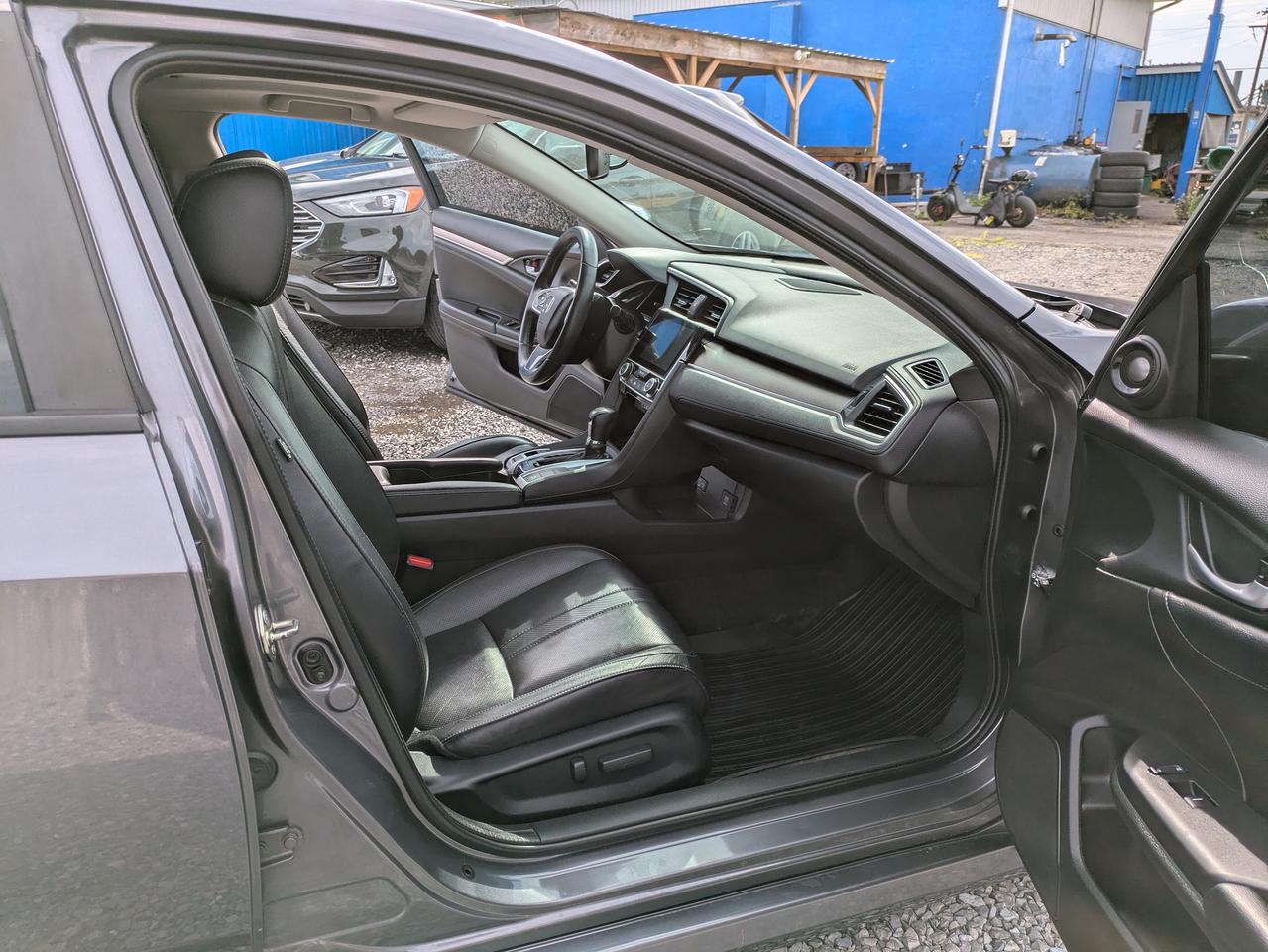 2017 Honda Civic 4dr CVT Touring Photo