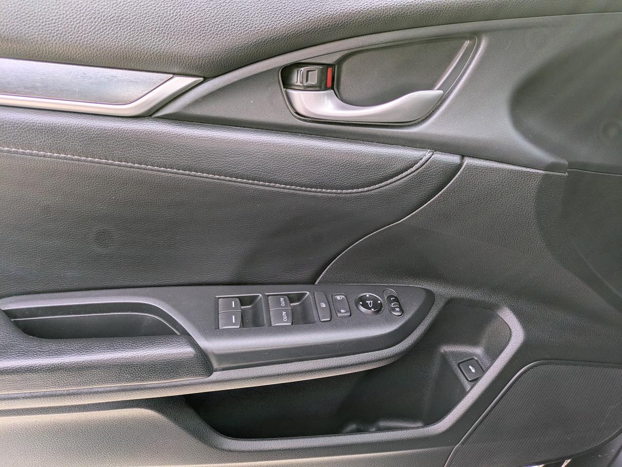 2017 Honda Civic 4dr CVT Touring Photo