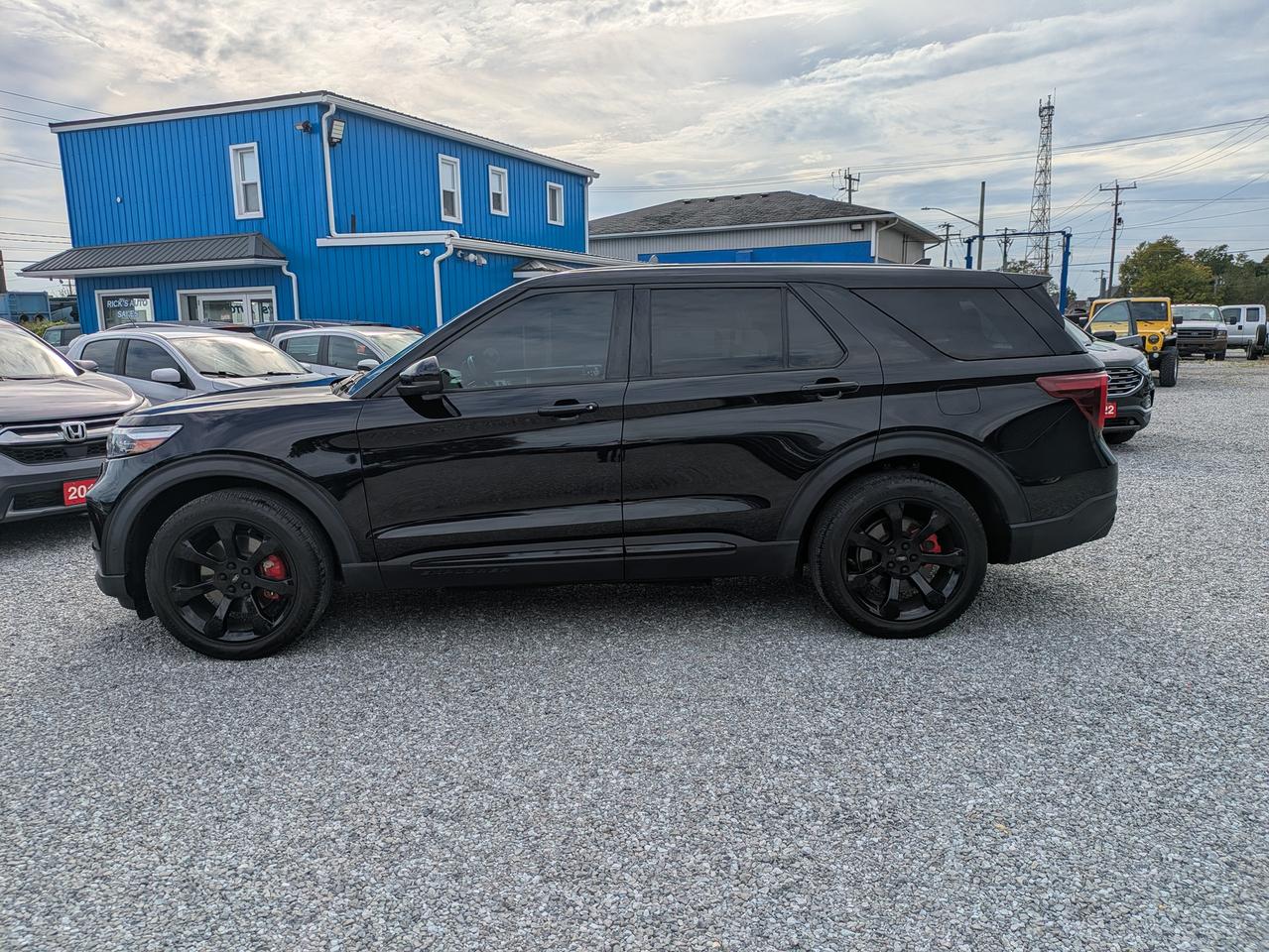 2021 Ford Explorer ST 4WD Photo1