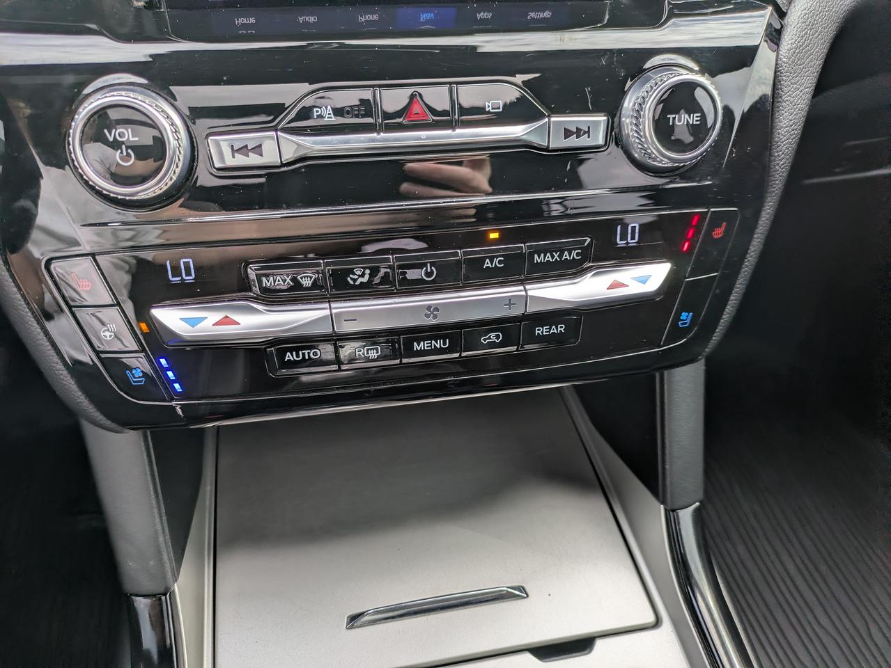 2021 Ford Explorer ST 4WD Photo