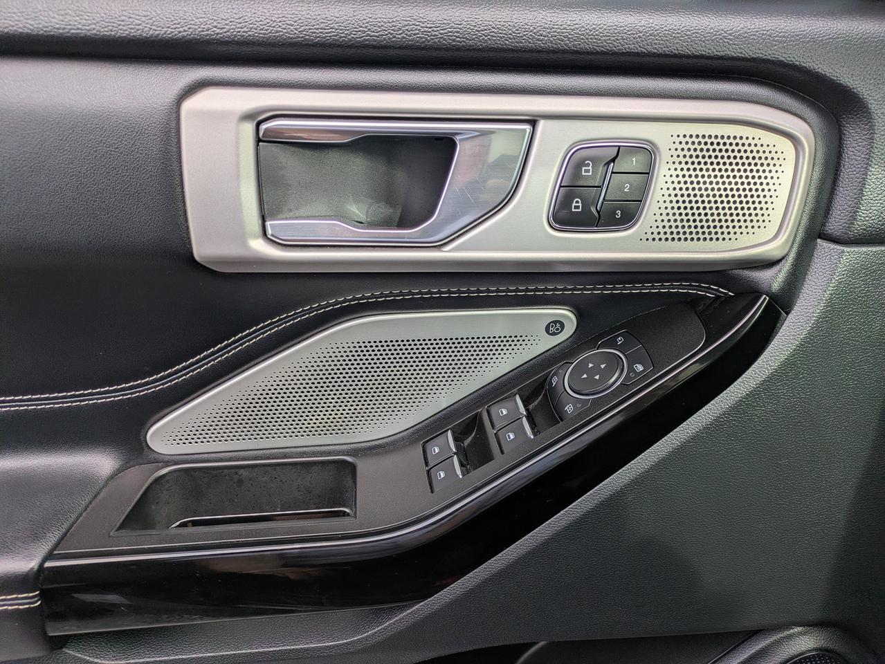 2021 Ford Explorer ST 4WD Photo