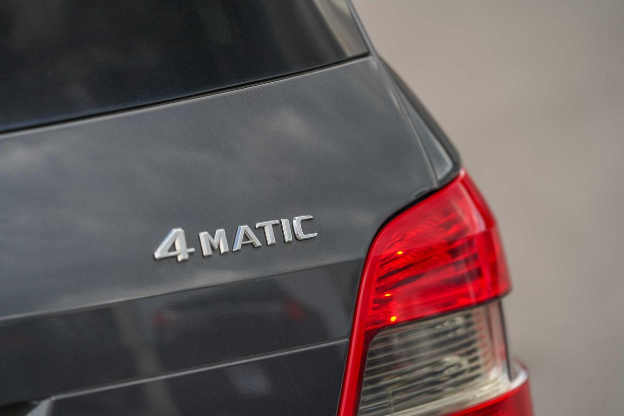 2010 Mercedes-Benz GLK-Class 350 4MATIC Photo