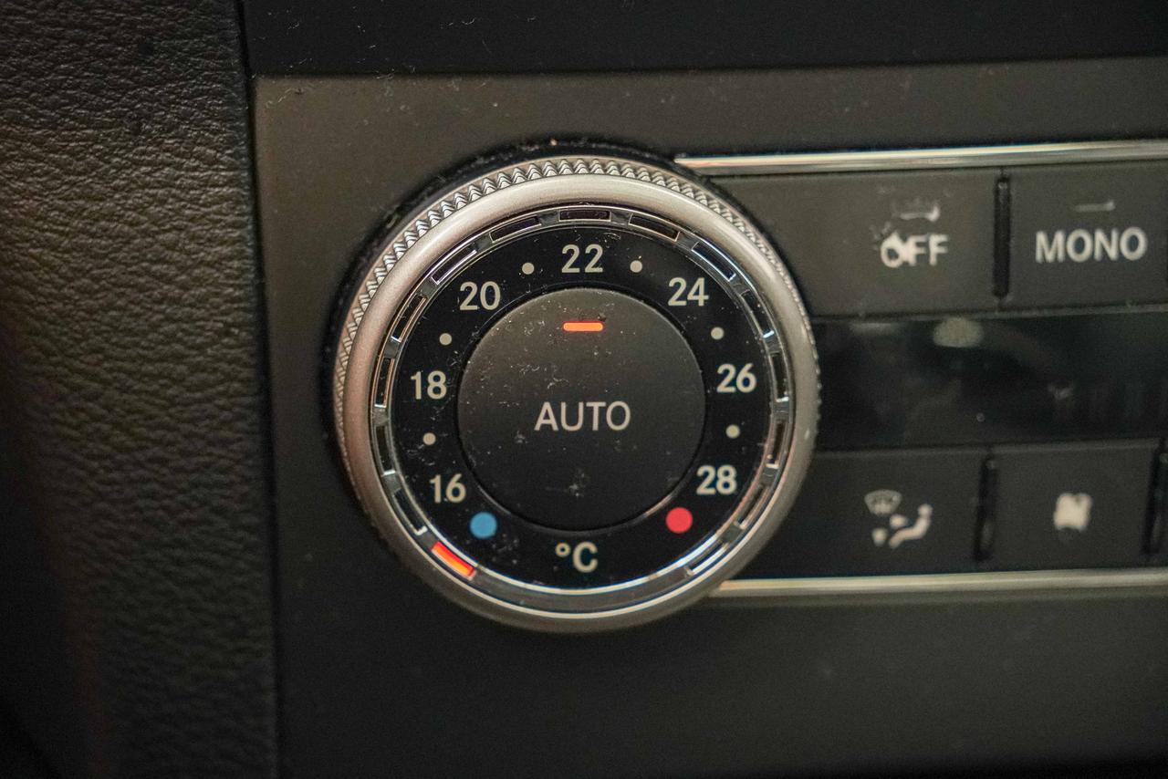 2010 Mercedes-Benz GLK-Class 350 4MATIC Photo