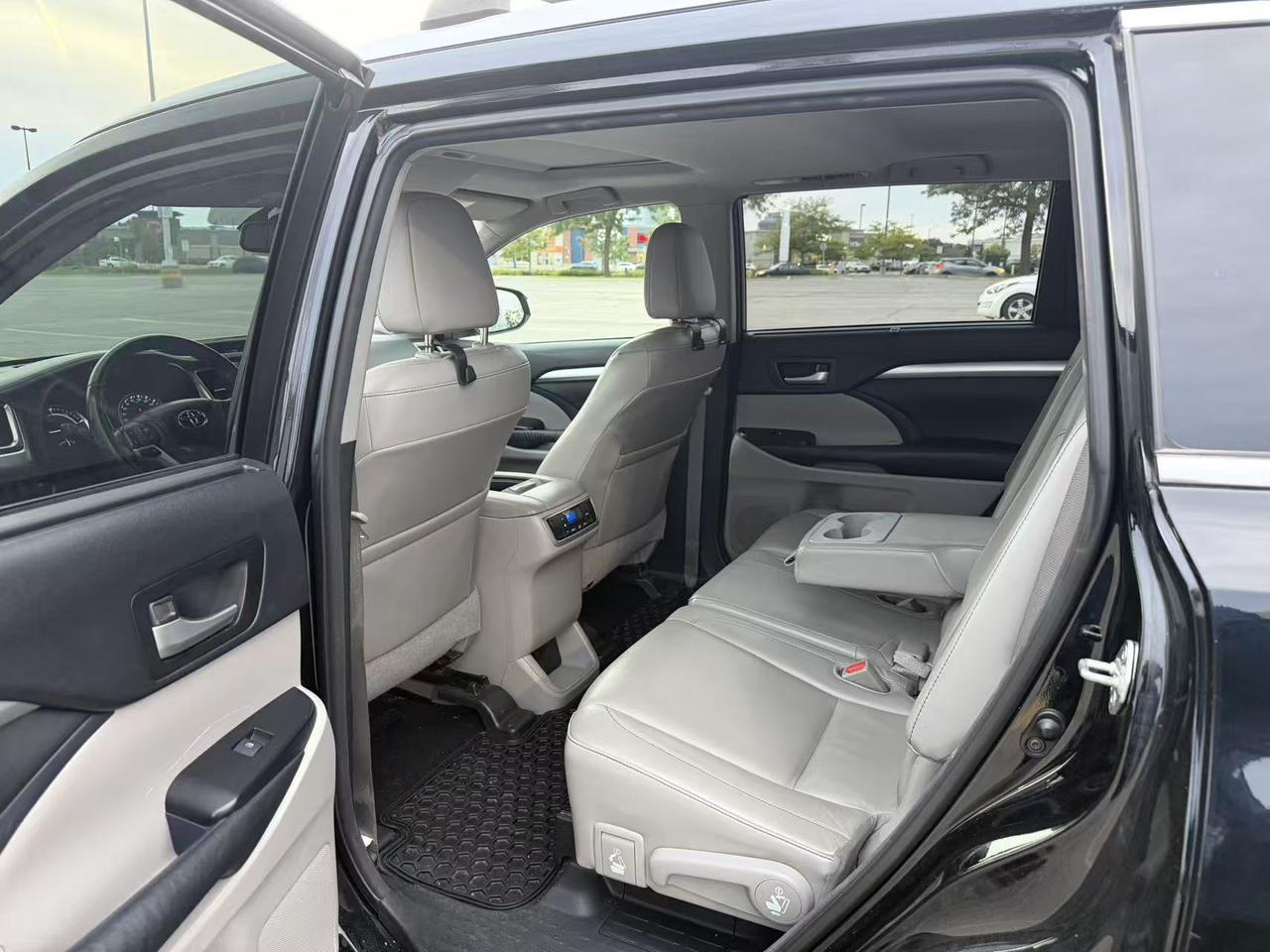 2015 Toyota Highlander Hybrid 4WD 4dr XLE Photo