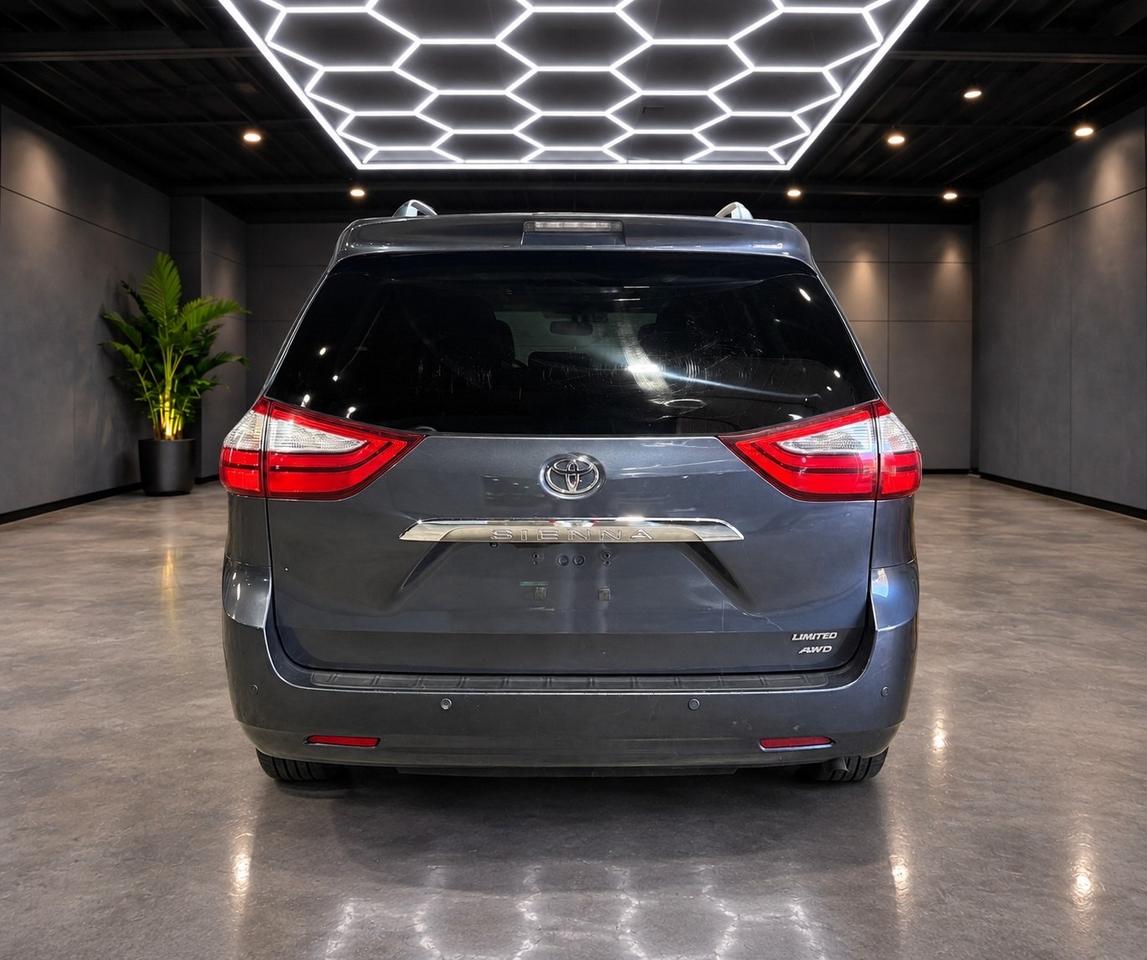 2017 Toyota Sienna 5DR XLE 7-PASS AWD Photo
