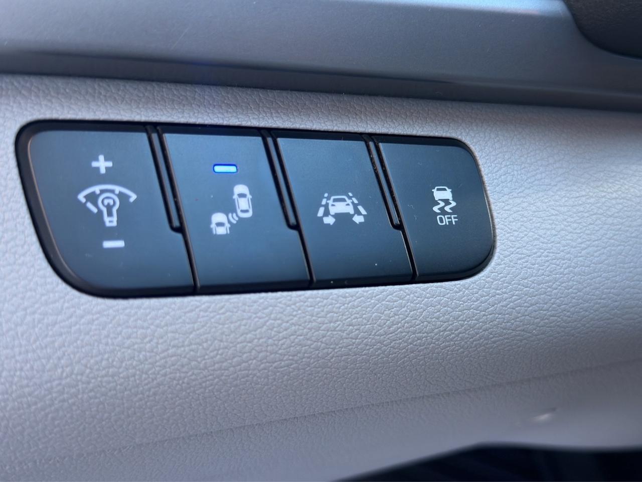 2018 Hyundai Elantra Limited Auto Photo