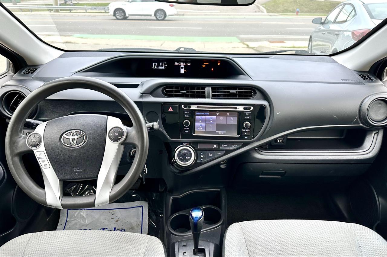 2016 Toyota Prius c  Photo