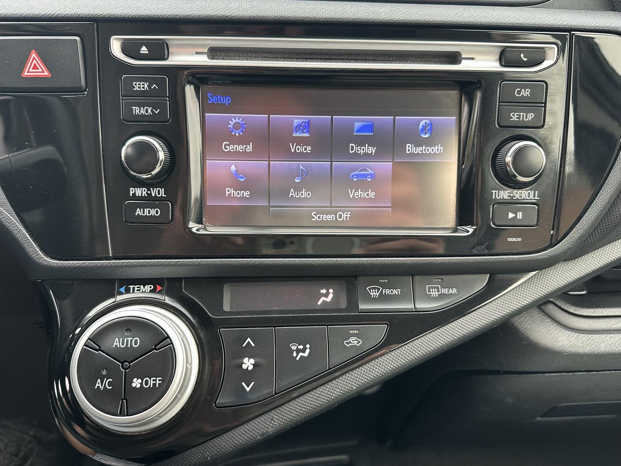 2016 Toyota Prius c  Photo