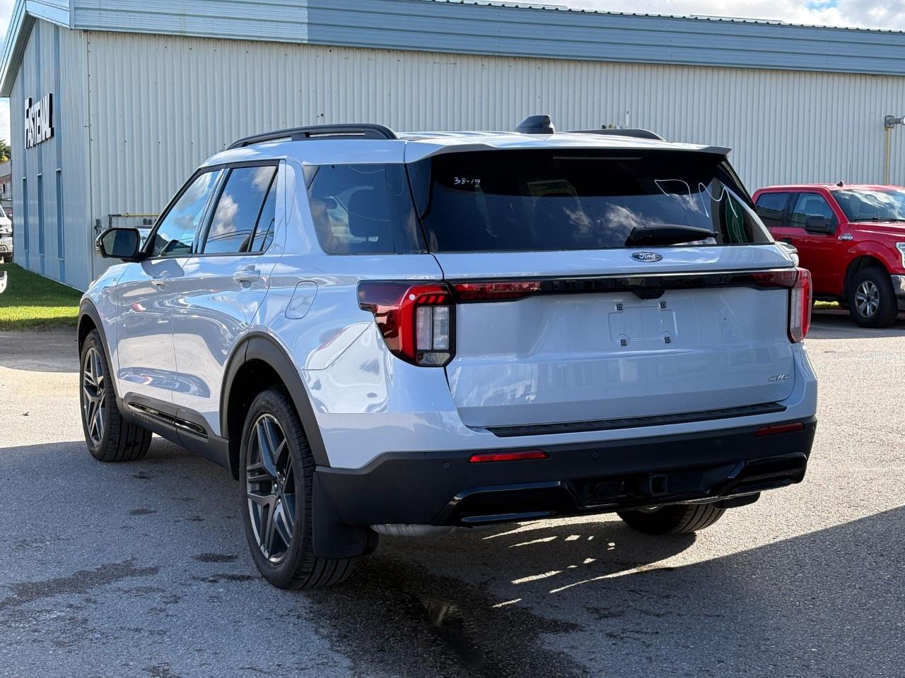 2026 Ford Explorer ST-Line 4WD Photo