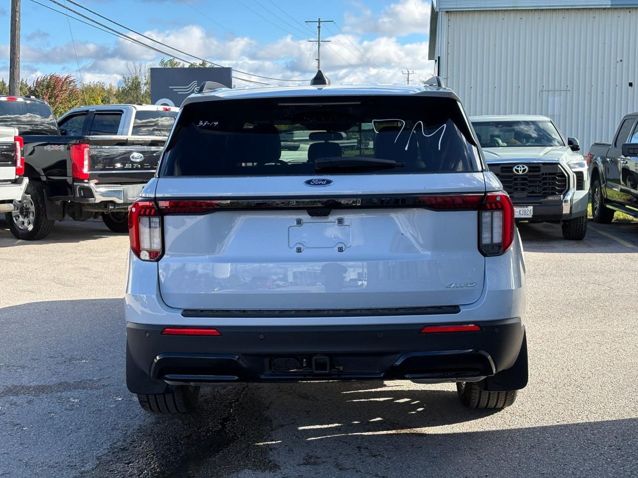2026 Ford Explorer ST-Line 4WD Photo