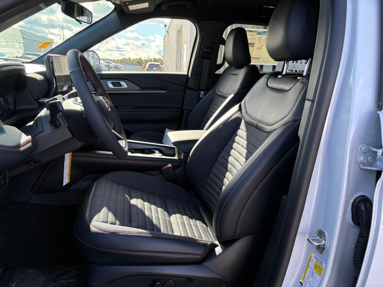 2026 Ford Explorer ST-Line 4WD Photo