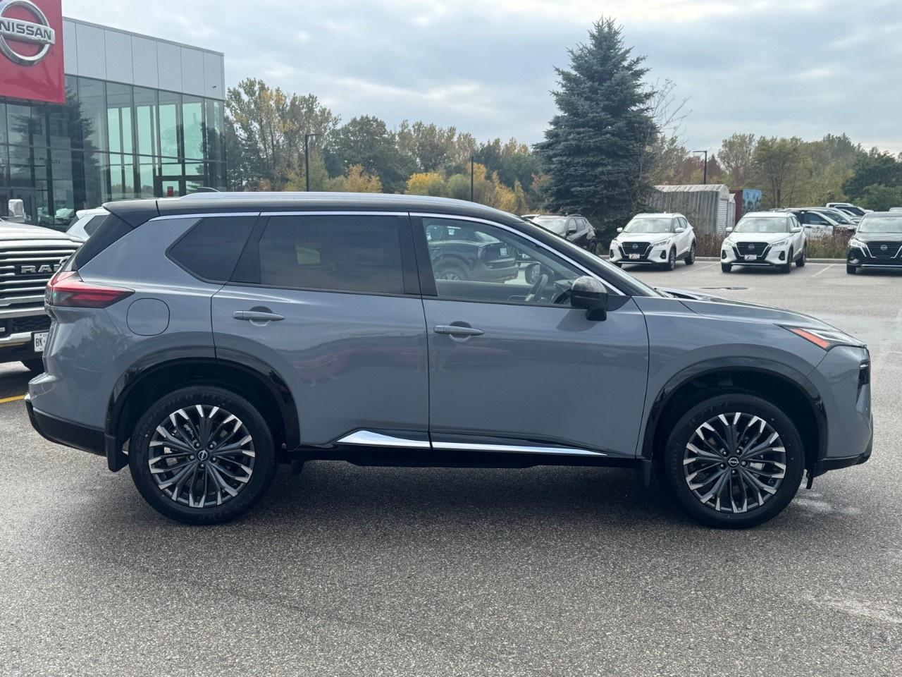 2026 Nissan Rogue AWD Platinum Photo2