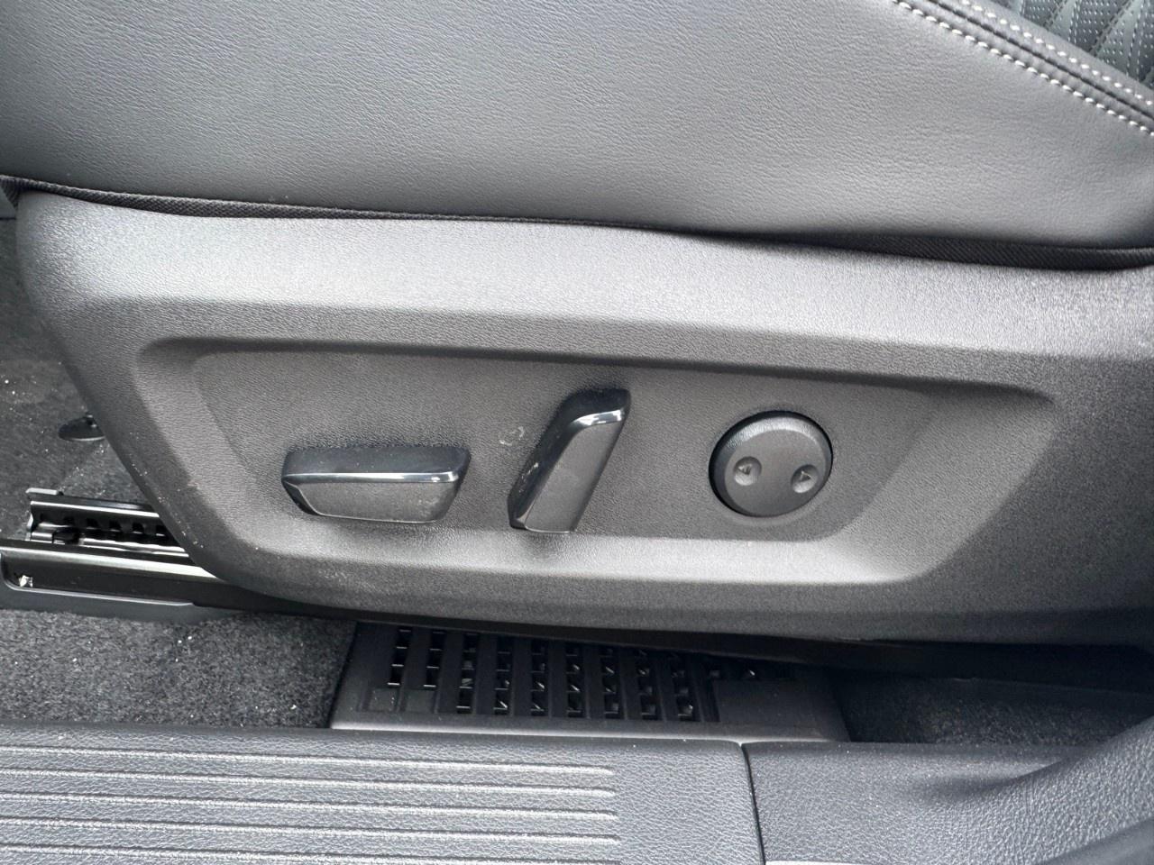 2026 Nissan Rogue AWD Platinum Photo