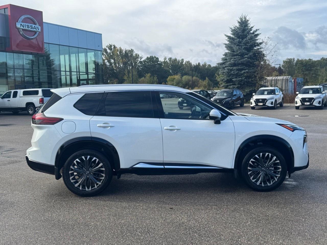 2026 Nissan Rogue AWD Platinum Photo2