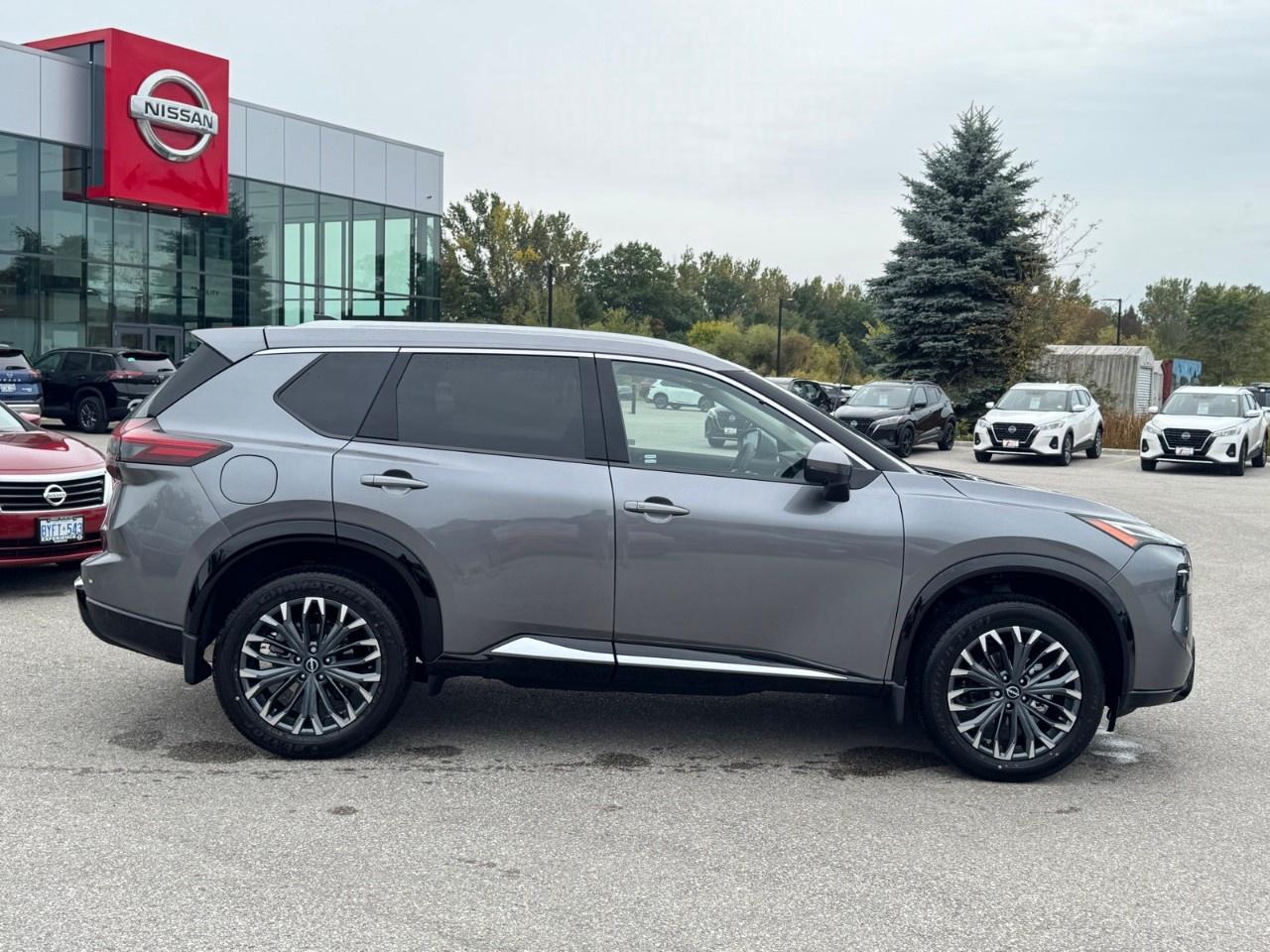 2026 Nissan Rogue AWD Platinum Photo2