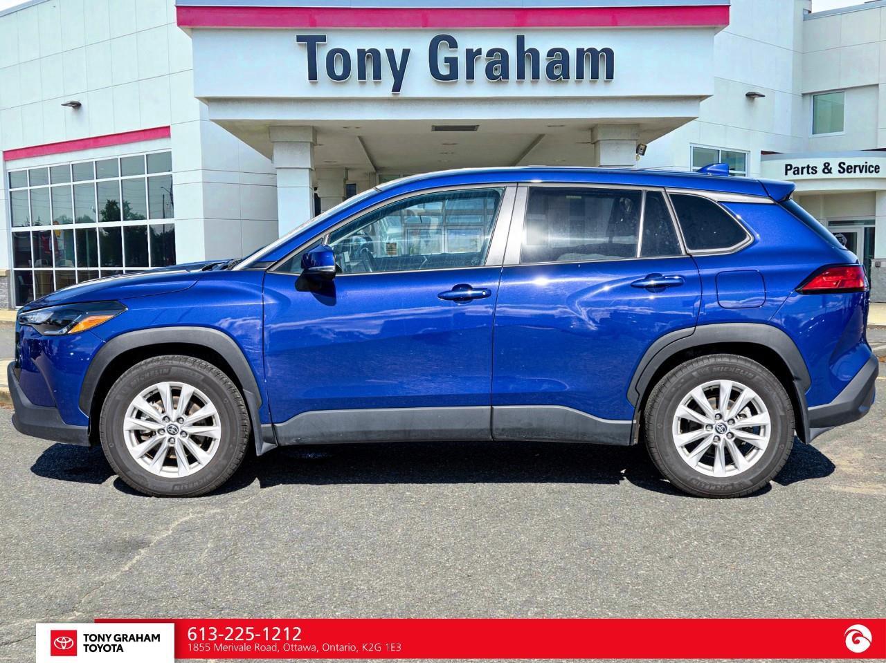 2024 Toyota Corolla Cross LE Photo2