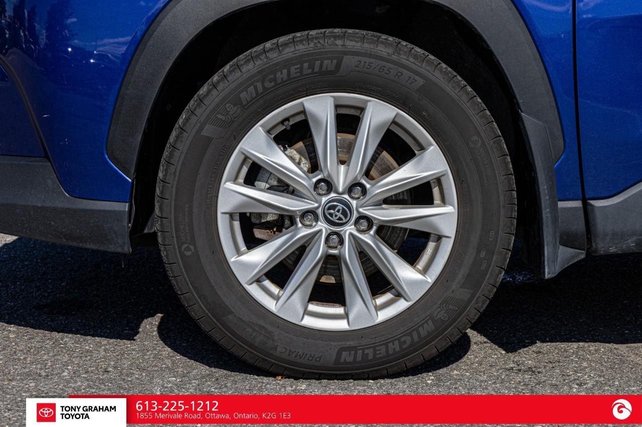 2024 Toyota Corolla Cross LE Photo