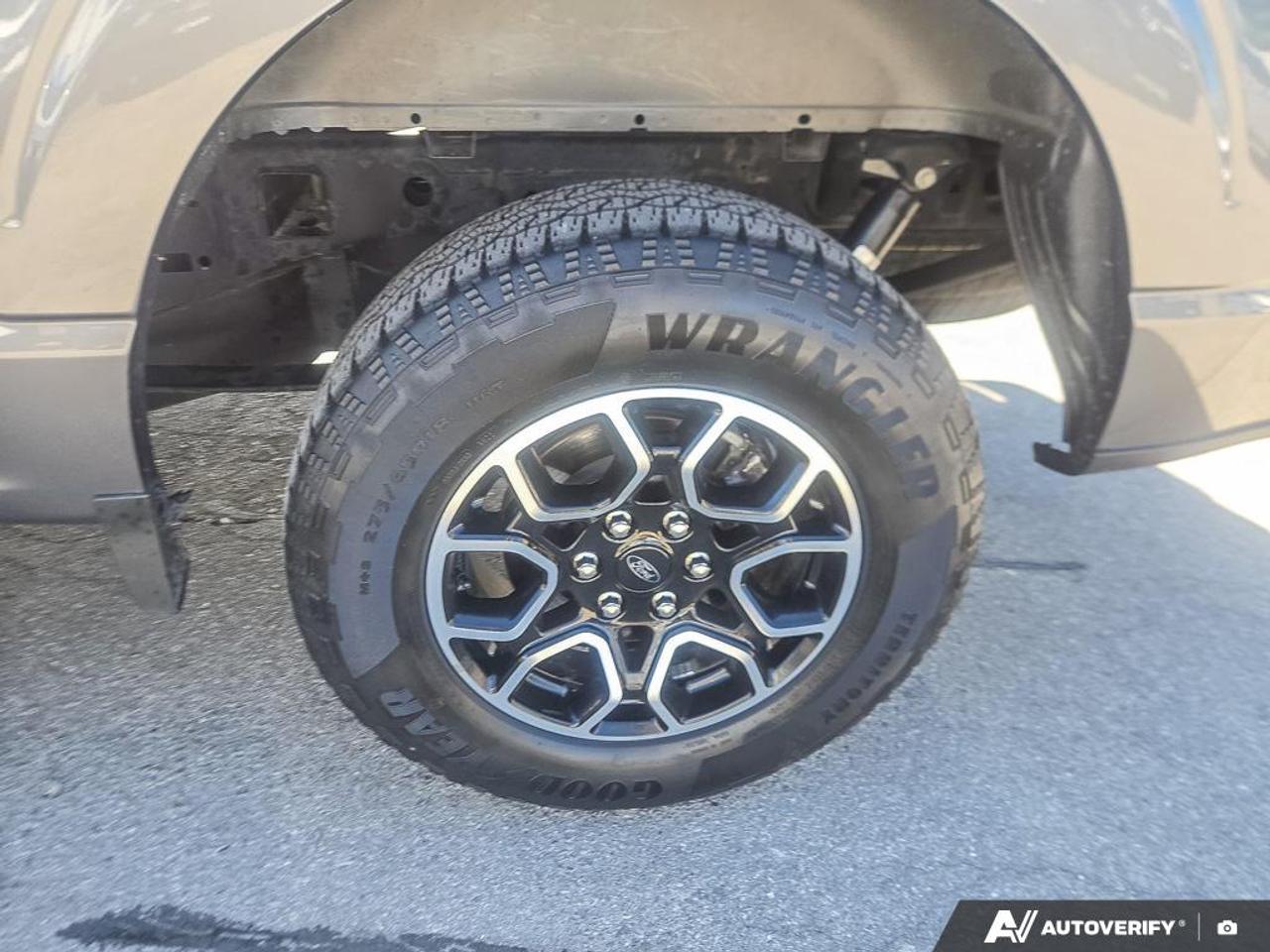 2023 Ford F-150 XLT LOW KM'S | 18 BLACK WHEELS | OFF LEASE! Photo