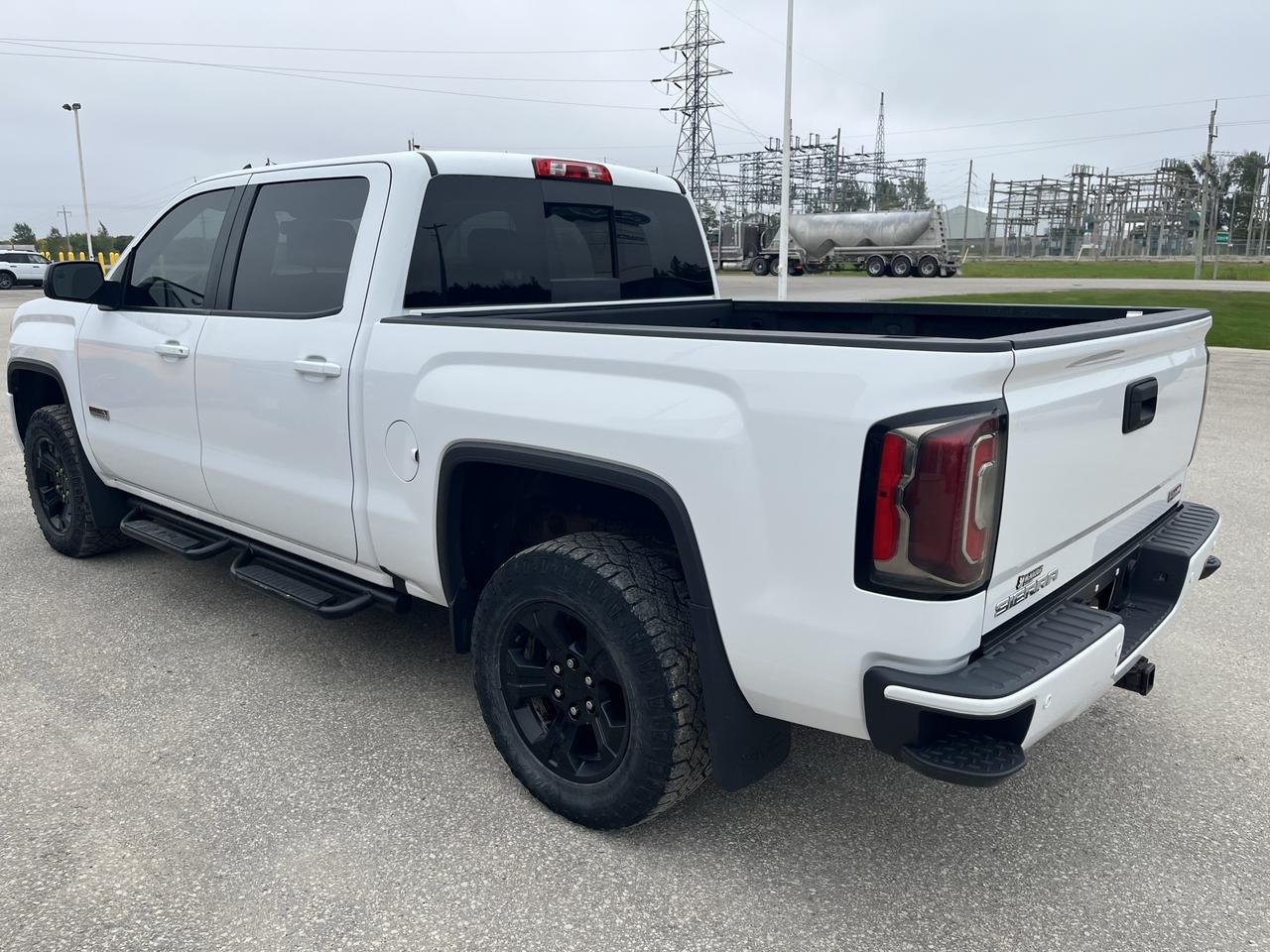 2016 GMC Sierra 1500 SLT 4WD Crew Cab 143.5 Photo3