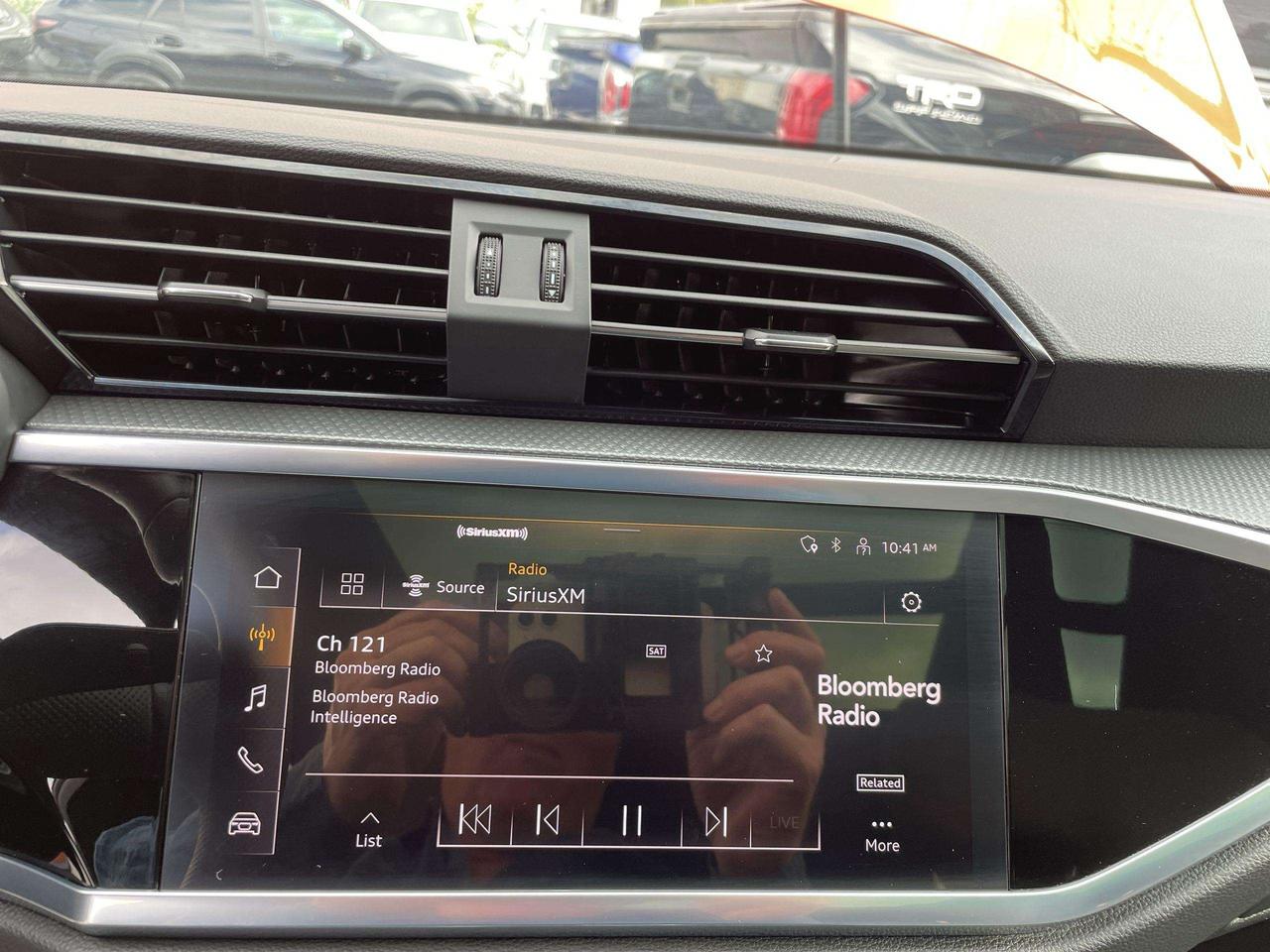 2024 Audi Q3 45 Progressiv PROGRESSIV, SLINE, BLACK OPTICS, LEATHER, PANO. ROOF, LANE DEPARTURE, AUDI SIDE ASSIST Photo