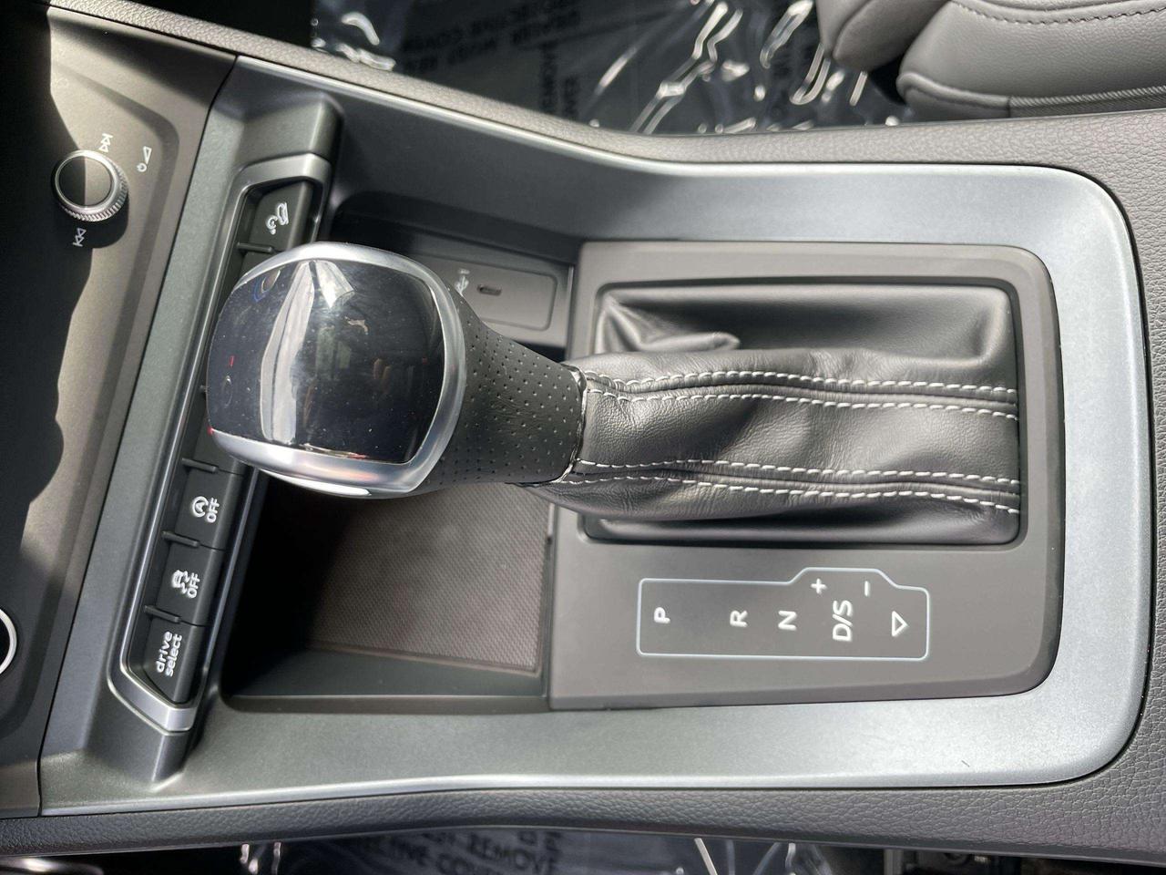 2024 Audi Q3 45 Progressiv PROGRESSIV, SLINE, BLACK OPTICS, LEATHER, PANO. ROOF, LANE DEPARTURE, AUDI SIDE ASSIST Photo