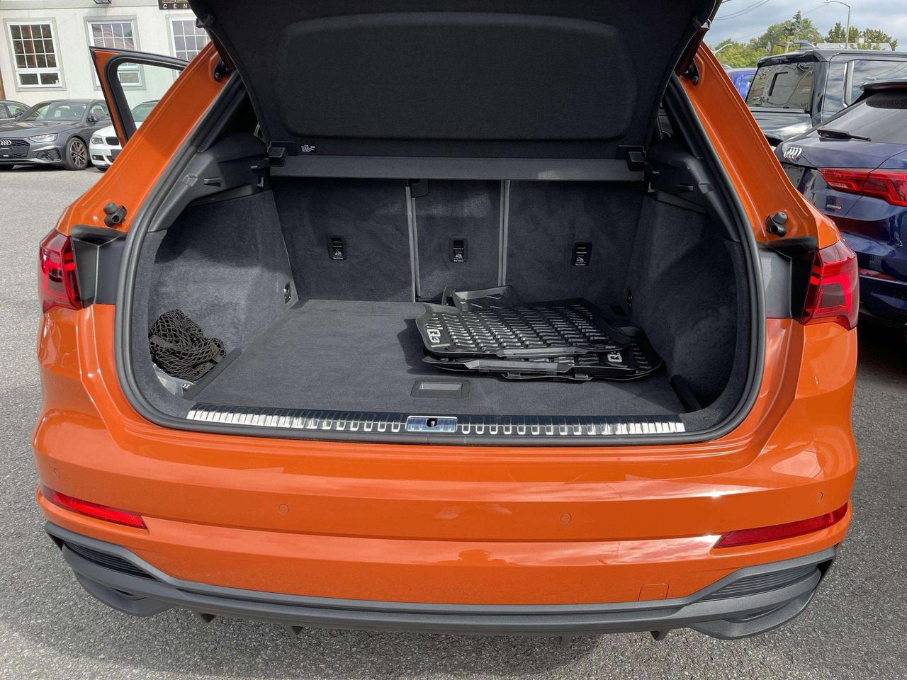 2024 Audi Q3 45 Progressiv PROGRESSIV, SLINE, BLACK OPTICS, LEATHER, PANO. ROOF, LANE DEPARTURE, AUDI SIDE ASSIST Photo