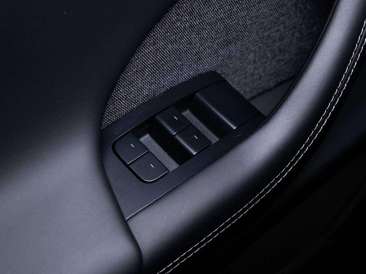 2023 Tesla Model X 7 PASS | YOKE STEERING | 20 IN Photo