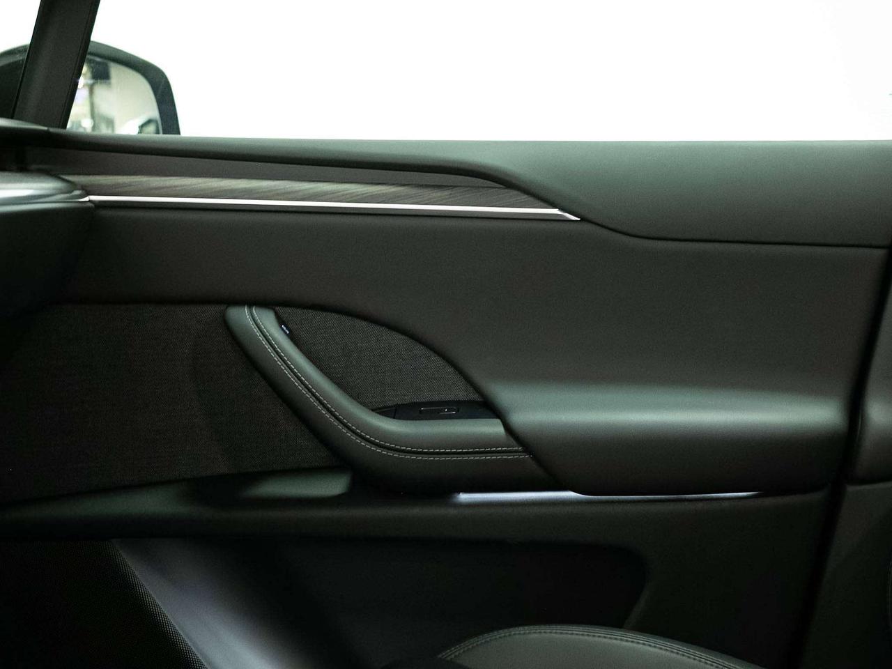 2023 Tesla Model X 7 PASS | YOKE STEERING | 20 IN Photo