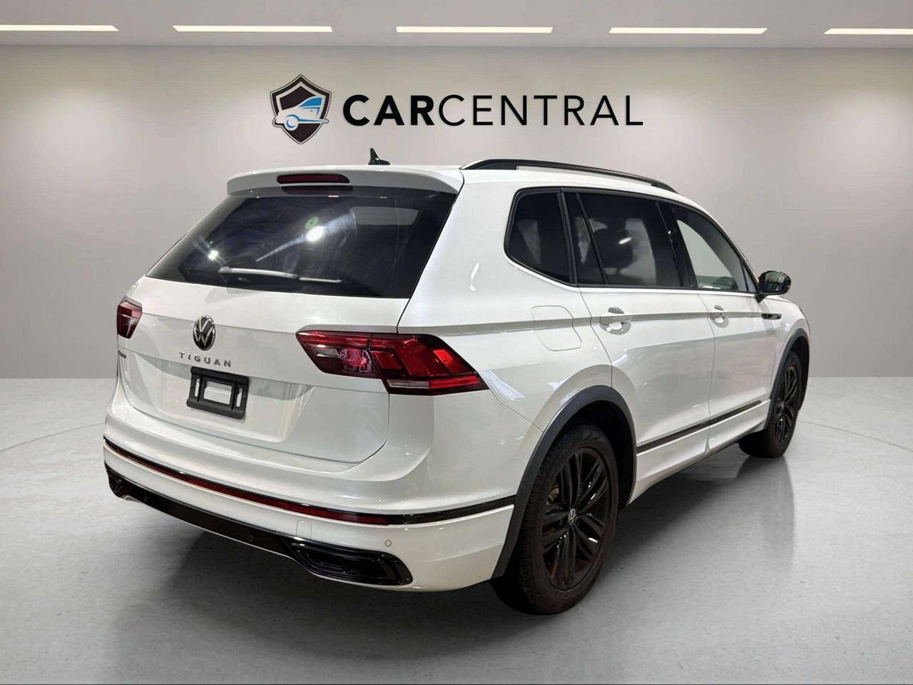 2022 Volkswagen Tiguan COMFORTLINE R-LINE| PANO| LEATHERETTE | CARPLAY Photo4