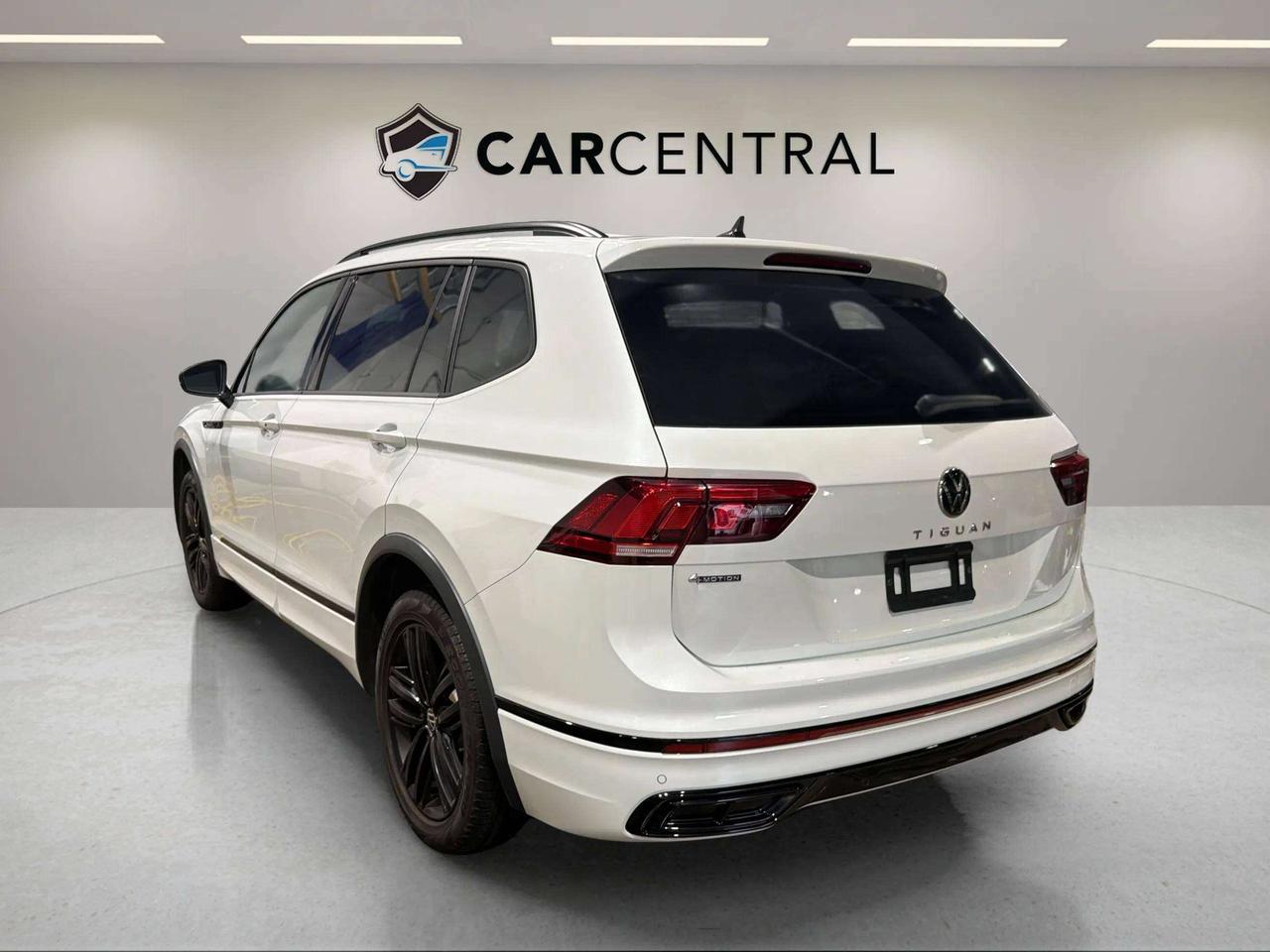2022 Volkswagen Tiguan COMFORTLINE R-LINE| PANO| LEATHERETTE | CARPLAY Photo2