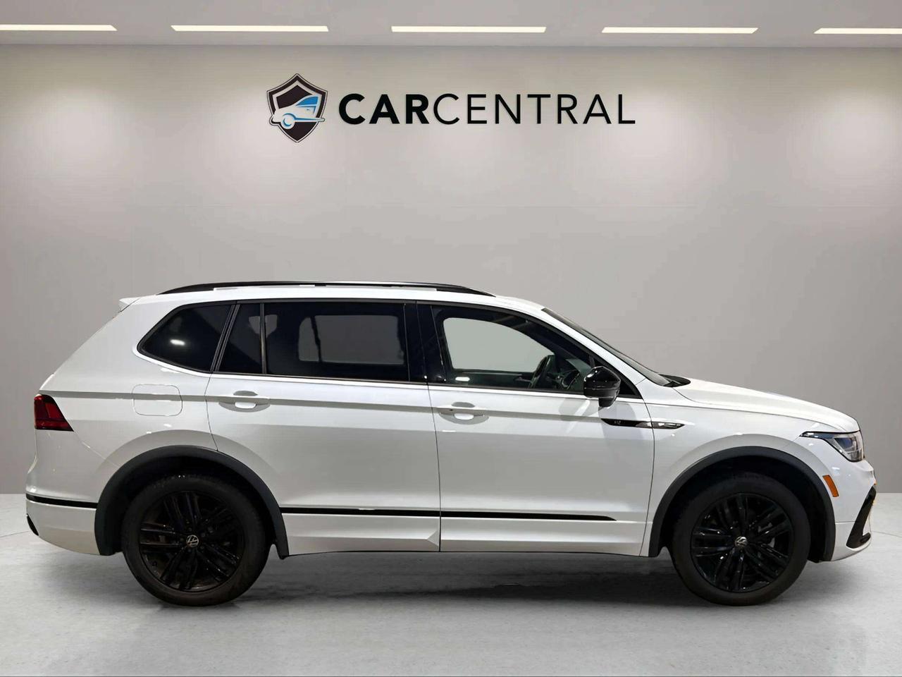 2022 Volkswagen Tiguan COMFORTLINE R-LINE| PANO| LEATHERETTE | CARPLAY Photo