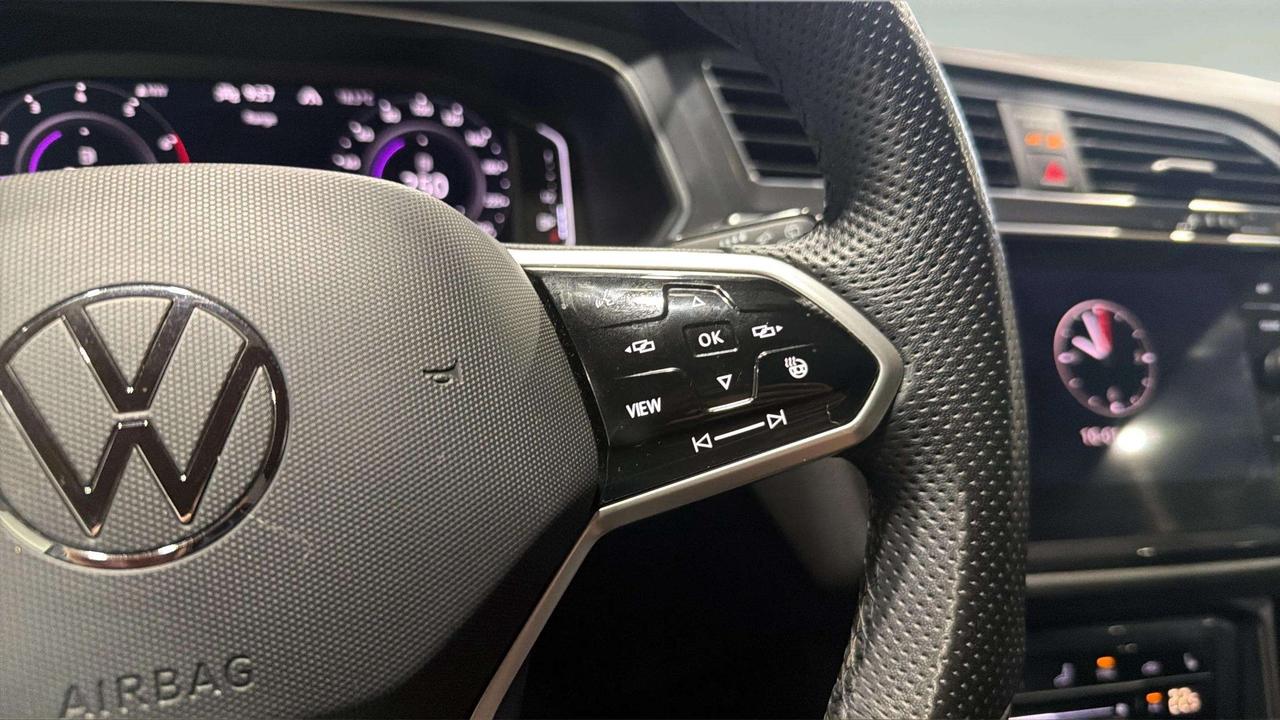2022 Volkswagen Tiguan COMFORTLINE R-LINE| PANO| LEATHERETTE | CARPLAY Photo